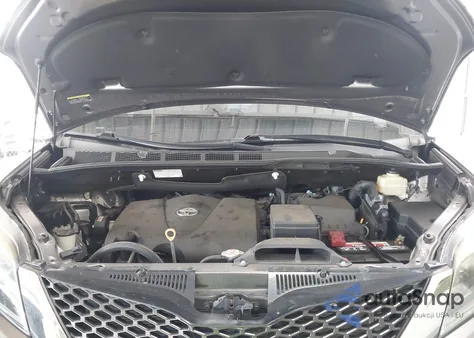 2017 Toyota Sienna Se 8 Passenger из США, поврежденный, VIN 5TDXZ3DC8HS794622